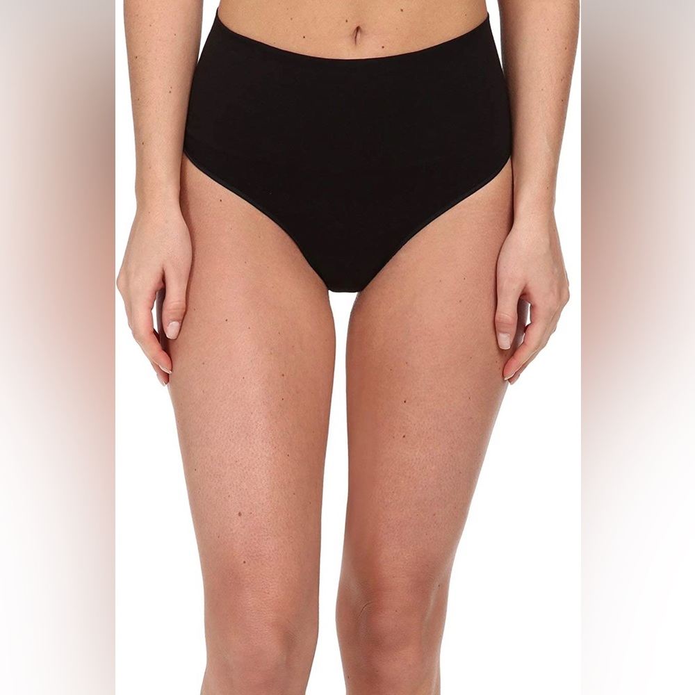 NWT - SPANX everyday shaping, shape wear thong panty. Tummy control. Small.
